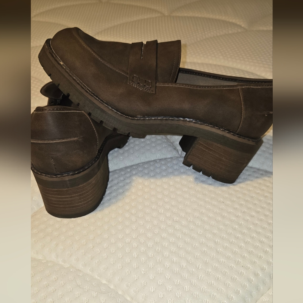 Women's Lane Bryant healed loafer sz 10W brown